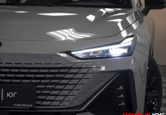 Подержанный автомобиль Changan UNI-V 2024 года (30 фото)