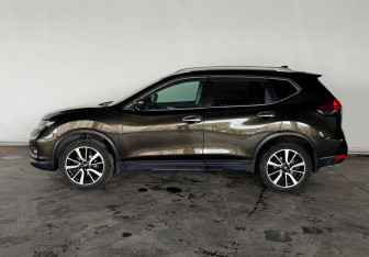 Подержанный автомобиль Nissan X-Trail 2021 года (7 фото)