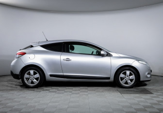Подержанный автомобиль Renault Megane Hatchback 2011 года (4 фото)