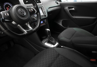 Подержанный автомобиль Volkswagen Polo Sedan 2019 года (7 фото)