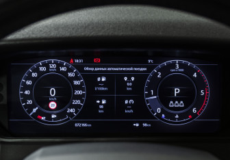 Подержанный автомобиль Land Rover Range Rover Velar 2019 года (10 фото)