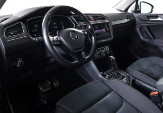Подержанный автомобиль Volkswagen Tiguan 2020 года (15 фото)
