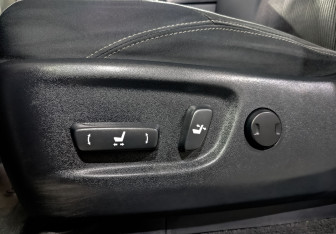Подержанный автомобиль Toyota Land Cruiser Prado 2014 года (27 фото)