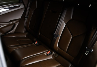 Подержанный автомобиль Porsche Macan 2015 года (12 фото)