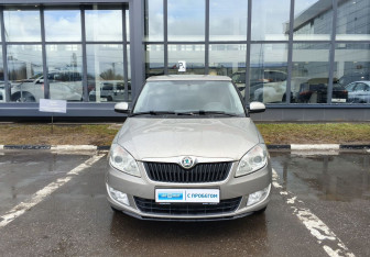 Подержанный автомобиль Skoda Fabia Hatchback 2012 года (2 фото)