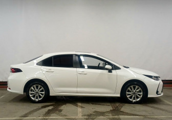 Подержанный автомобиль Toyota Corolla Hatchback 2023 года (4 фото)