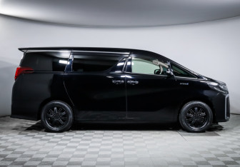 Подержанный автомобиль Toyota Alphard 2017 года (4 фото)