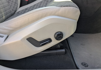 Подержанный автомобиль Volvo XC60 2021 года (29 фото)