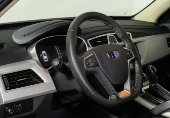 Подержанный автомобиль Geely Atlas 2022 года (13 фото)