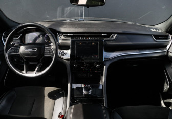 Подержанный автомобиль Jeep Grand Cherokee 2021 года (12 фото)