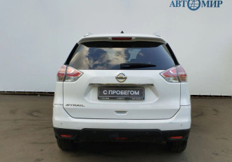 Подержанный автомобиль Nissan X-Trail 2015 года (7 фото)