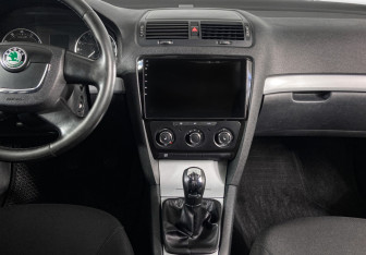 Подержанный автомобиль Skoda Octavia Liftback 2009 года (11 фото)