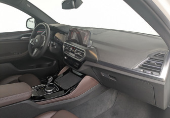 Подержанный автомобиль BMW X4 2023 года (2 фото)