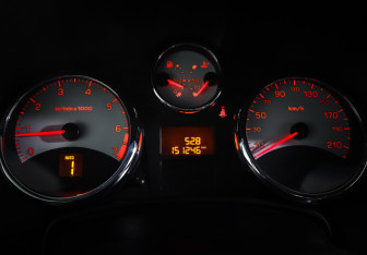 Подержанный автомобиль Peugeot 207 Hatchback 2010 года (16 фото)