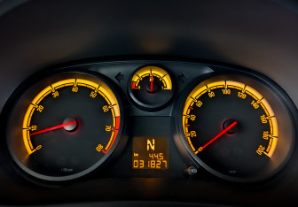 Подержанный автомобиль Opel Corsa 2011 года (13 фото)