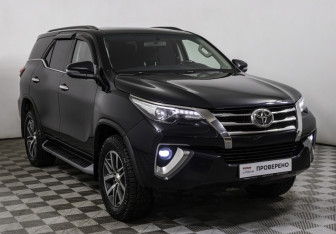 Подержанный автомобиль Toyota Fortuner 2017 года (3 фото)