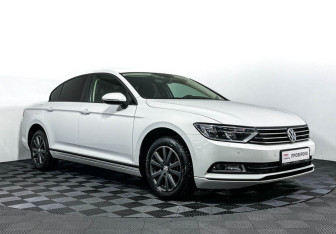 Подержанный автомобиль Volkswagen Passat Sedan 2017 года (3 фото)