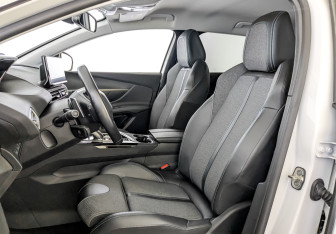 Подержанный автомобиль Peugeot 3008 2021 года (20 фото)