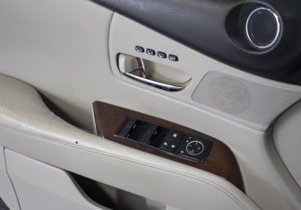 Подержанный автомобиль Lexus RX 2010 года (18 фото)