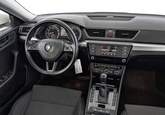 Подержанный автомобиль Skoda Superb Liftback 2016 года (29 фото)