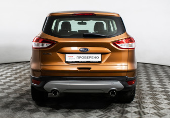 Подержанный автомобиль Ford Kuga 2015 года (6 фото)