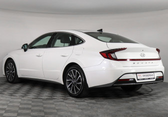 Подержанный автомобиль Hyundai Sonata 2020 года (7 фото)