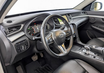 Подержанный автомобиль Infiniti QX50 2018 года (16 фото)