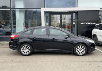 Подержанный автомобиль Ford Focus Sedan 2011 года (4 фото)