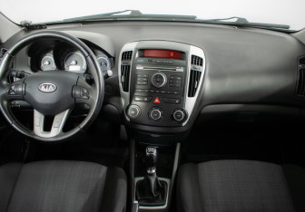 Подержанный автомобиль Kia Ceed Wagon 2012 года (11 фото)