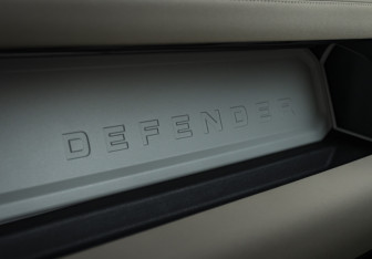 Подержанный автомобиль Land Rover Defender Suv 2021 года (16 фото)
