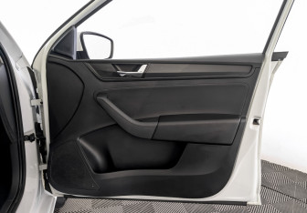Подержанный автомобиль Skoda Rapid Liftback 2021 года (24 фото)