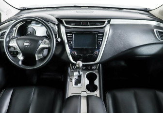 Подержанный автомобиль Nissan Murano Suv 2021 года (10 фото)