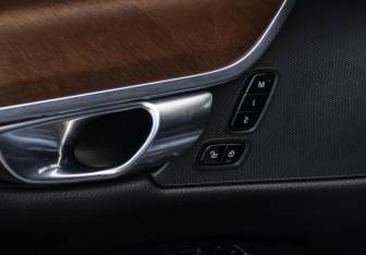 Подержанный автомобиль Volvo S90 2020 года (19 фото)