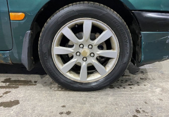 Подержанный автомобиль Toyota Avensis Sedan 1999 года (15 фото)