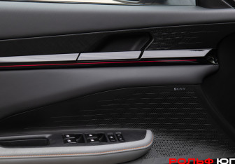 Подержанный автомобиль Changan UNI-V 2023 года (20 фото)