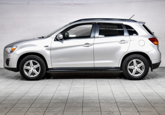 Подержанный автомобиль Mitsubishi ASX 2013 года (8 фото)