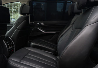 Подержанный автомобиль BMW X7 2020 года (12 фото)