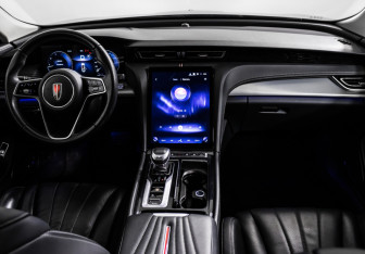 Подержанный автомобиль Hongqi H5 2023 года (11 фото)