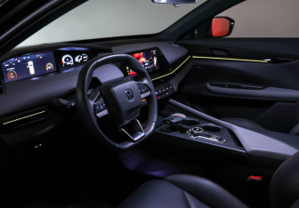 Подержанный автомобиль Changan UNI-V 2023 года (30 фото)