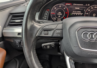 Подержанный автомобиль Audi Q7 2017 года (25 фото)