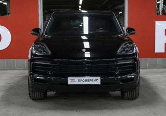 Подержанный автомобиль Porsche Cayenne 2020 года (2 фото)