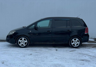 Подержанный автомобиль Opel Zafira Compactvan 2007 года (8 фото)