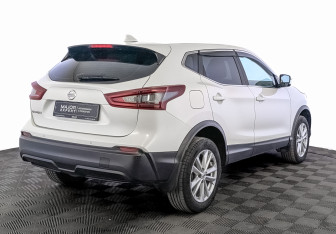 Подержанный автомобиль Nissan Qashqai 2022 года (5 фото)