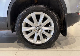 Подержанный автомобиль Volkswagen Tiguan 2010 года (18 фото)