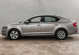 Подержанный автомобиль Skoda Octavia Liftback 2018 года (8 фото)