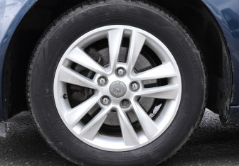 Подержанный автомобиль Opel Insignia Liftback 2013 года (17 фото)