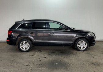 Подержанный автомобиль Audi Q7 2007 года (7 фото)