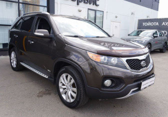 Подержанный автомобиль Kia Sorento 2011 года (3 фото)