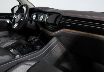 Подержанный автомобиль Volkswagen Touareg 2018 года (6 фото)