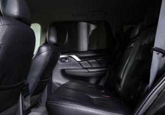 Подержанный автомобиль Mitsubishi Pajero Sport 2018 года (12 фото)